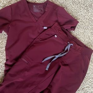 Figs 2 Piece Set Scrub red Size XS Catrina top/ size S Zamora joggers
